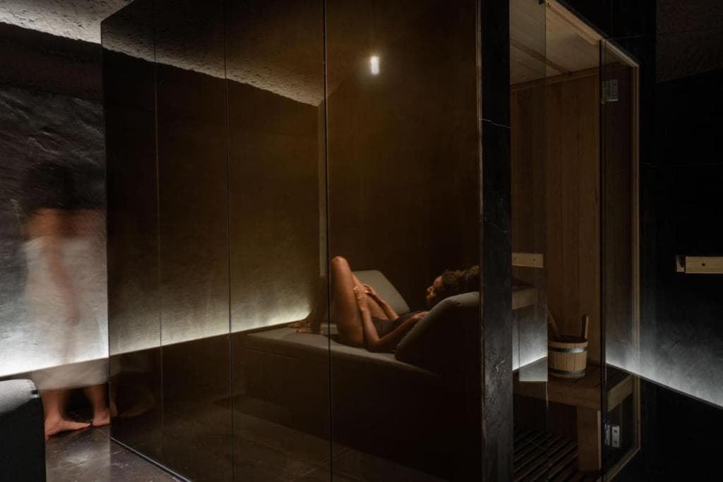 Hotel Scenario