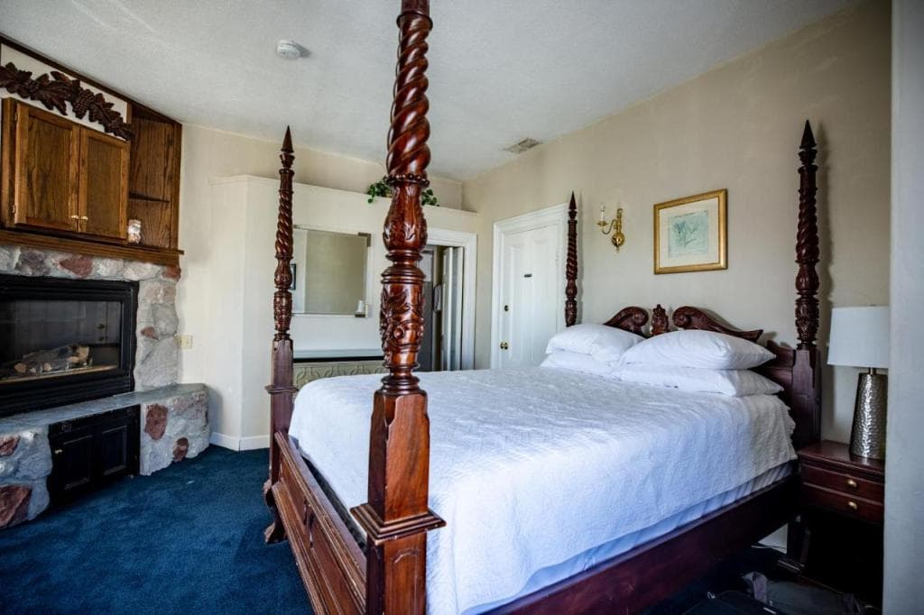 Brasswood Inn