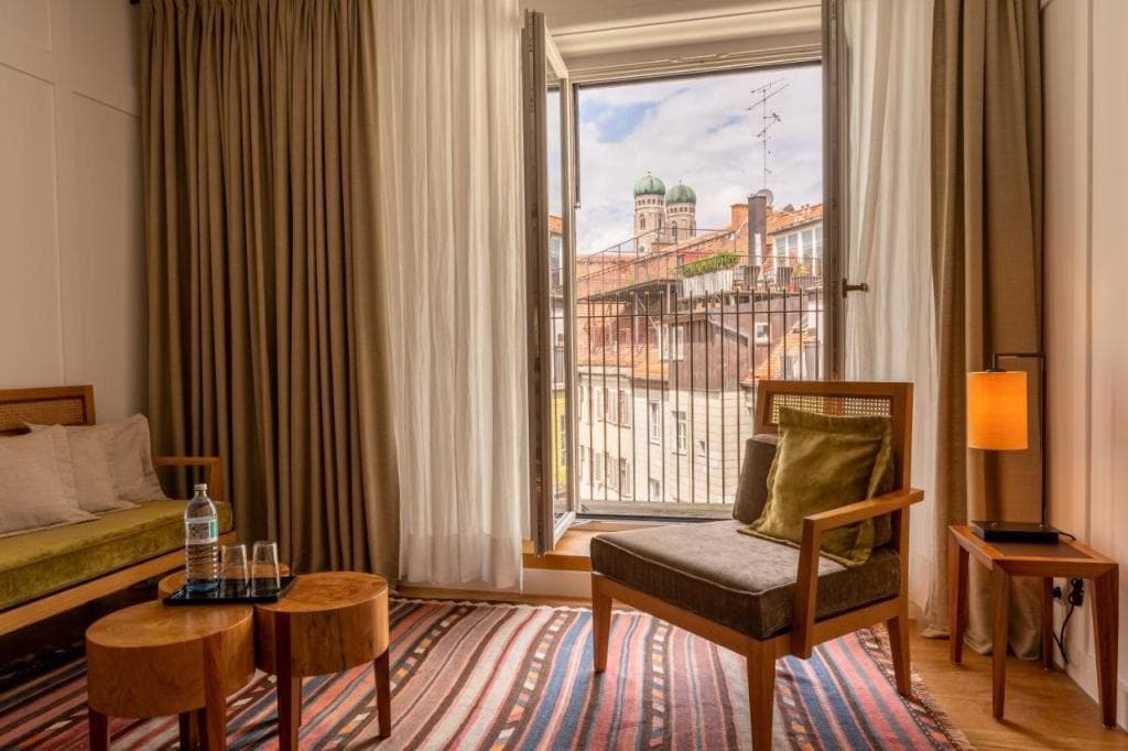 Louis Hotel
