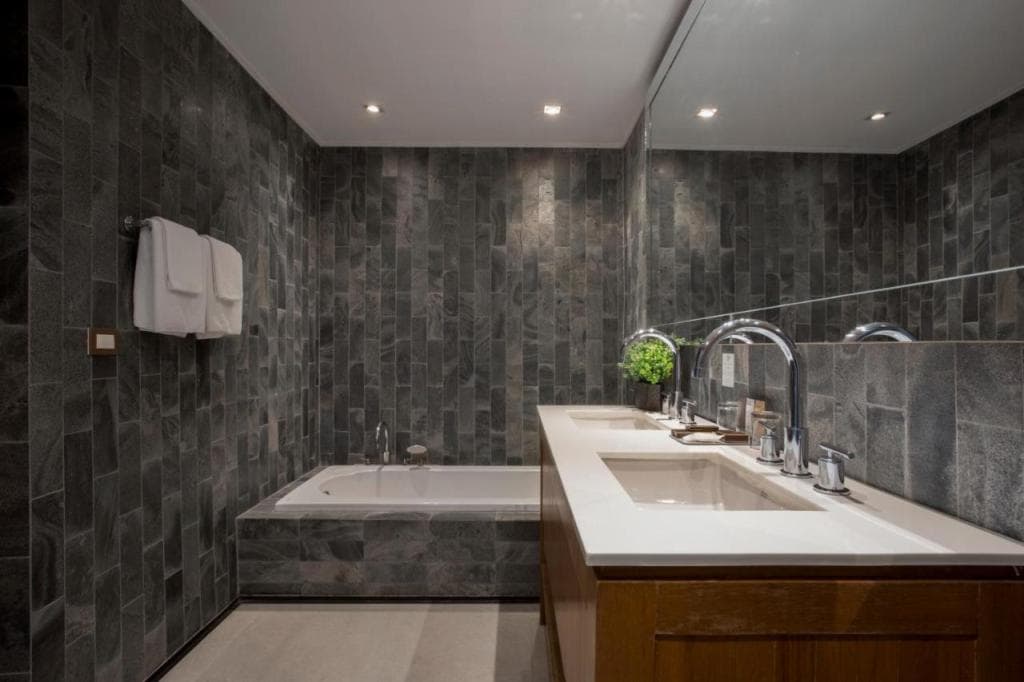 LUXX Langsuan Hotel - SHA Plus