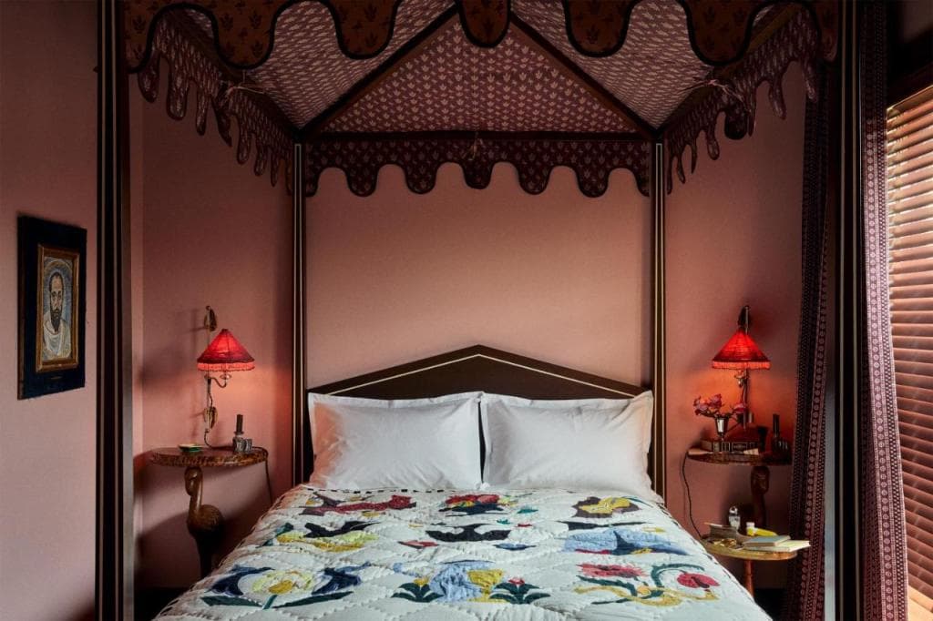 Ulysses, an Ash Hotel