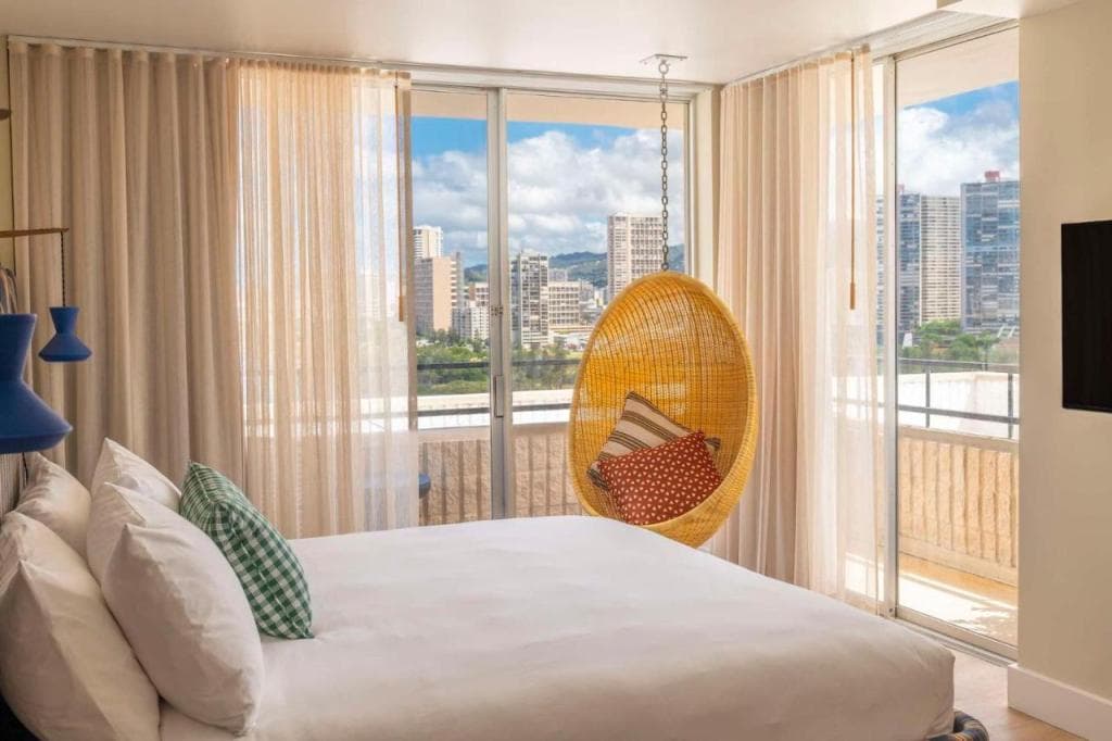 Wayfinder Waikiki - Voted Top 10 Best Hotels in Hawaii!
