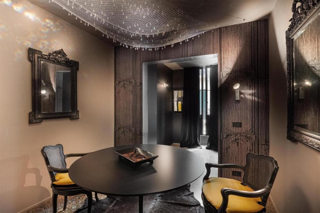 Charming House DD724