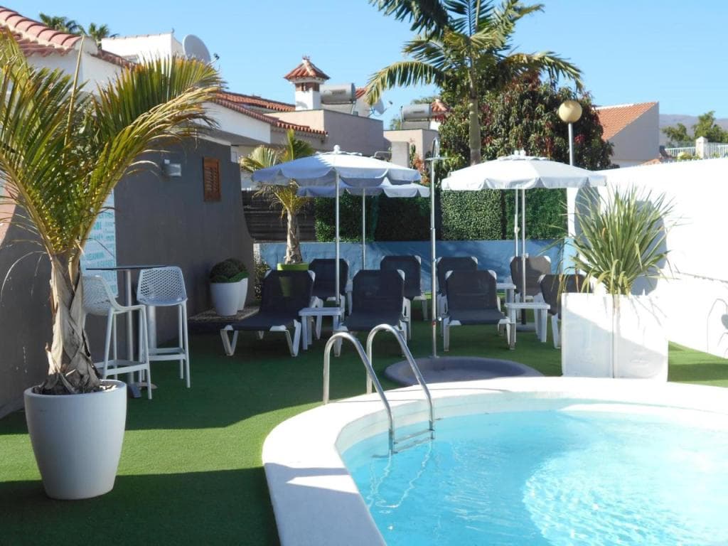 Beach Boys Resort Men Only solo hombres