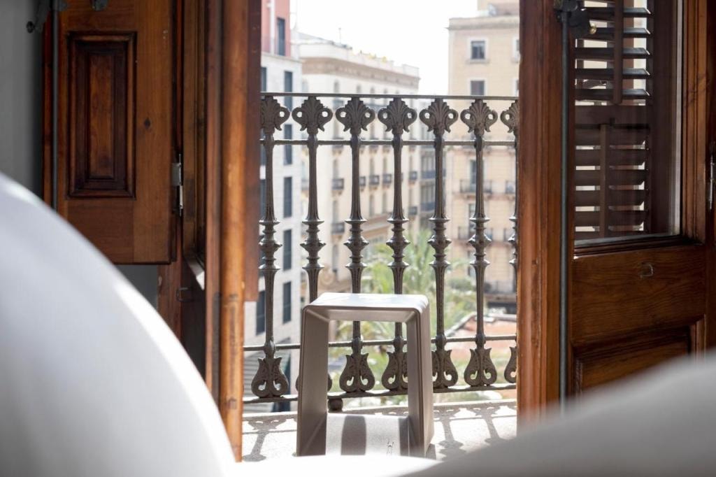 DestinationBCN Universitat Apartments