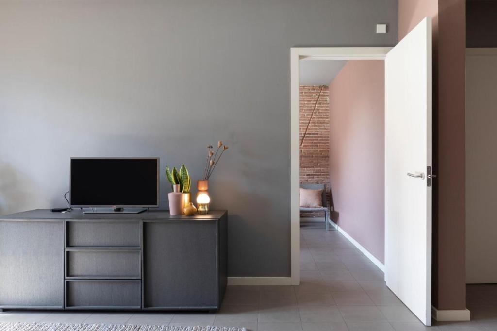 DestinationBCN Universitat Apartments