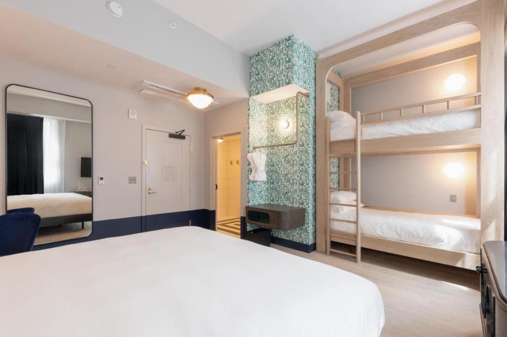 Woodlark Hotel