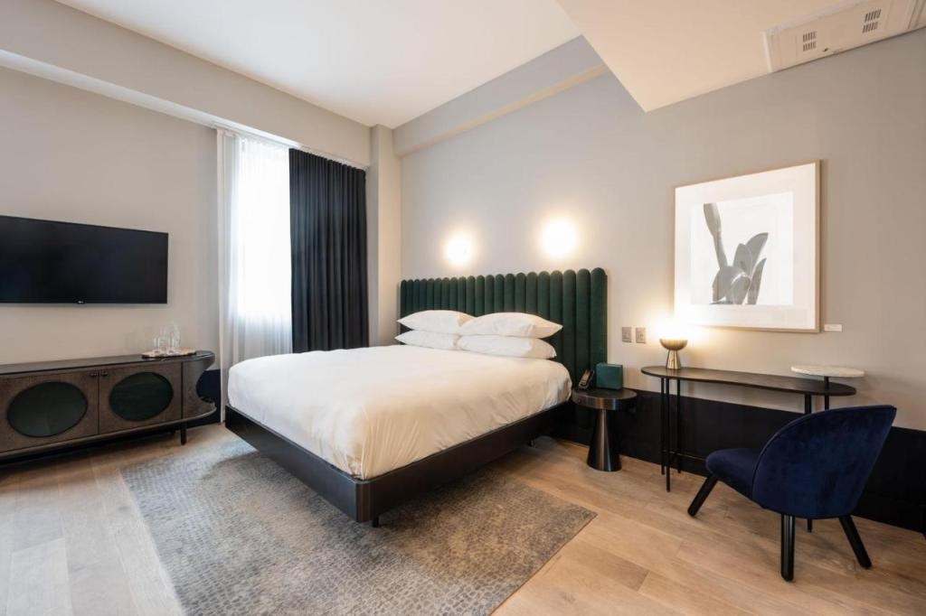 Woodlark Hotel