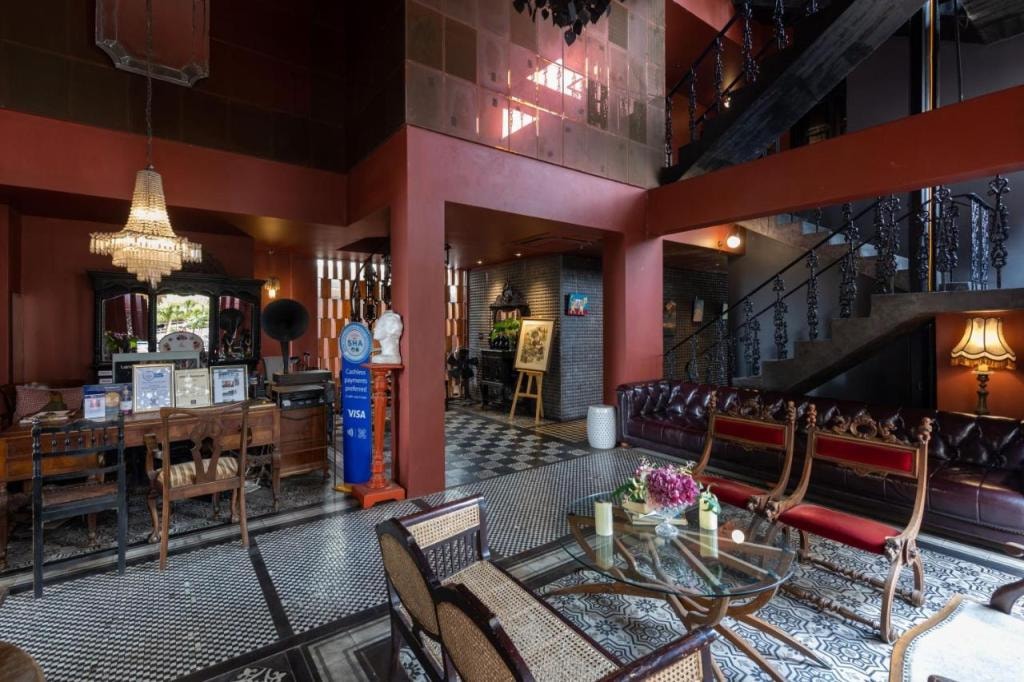 Amdaeng Bangkok Riverside Hotel