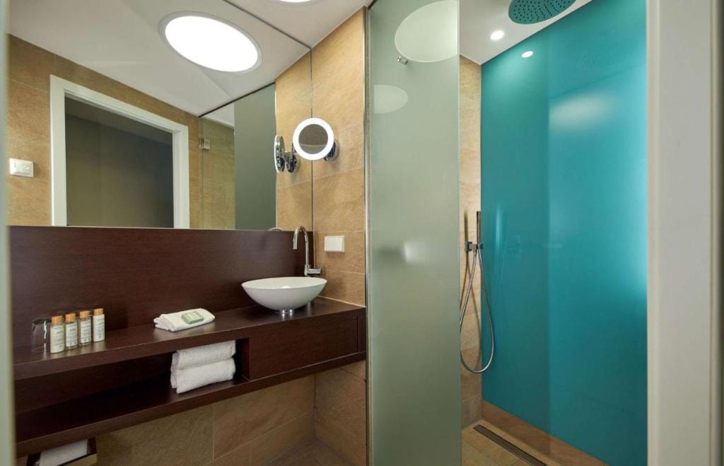Wasserturm Hotel Cologne, Curio Collection by Hilton