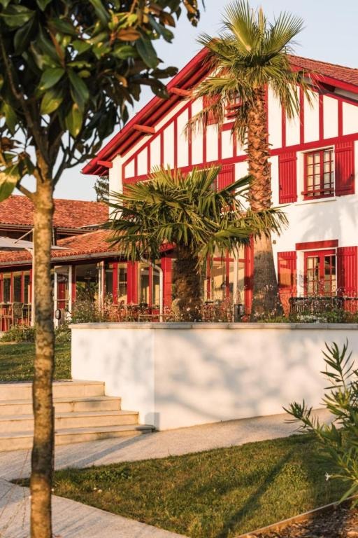 Hôtel INDARRA &amp; SPA - Piscine, Arbonne