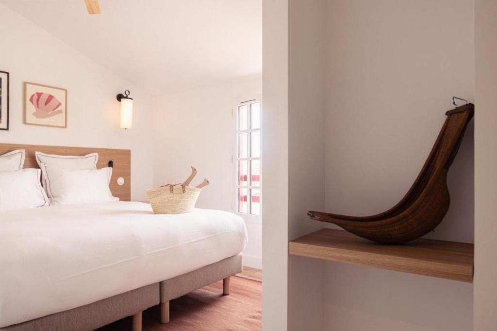 Hôtel INDARRA &amp; SPA - Piscine, Arbonne