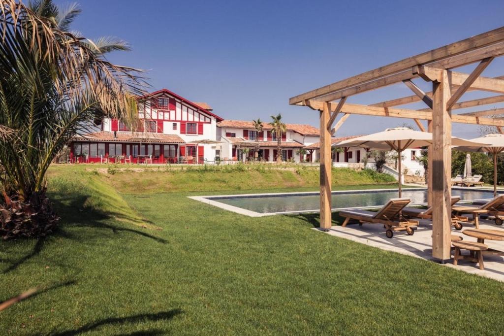 Hôtel INDARRA &amp; SPA - Piscine, Arbonne