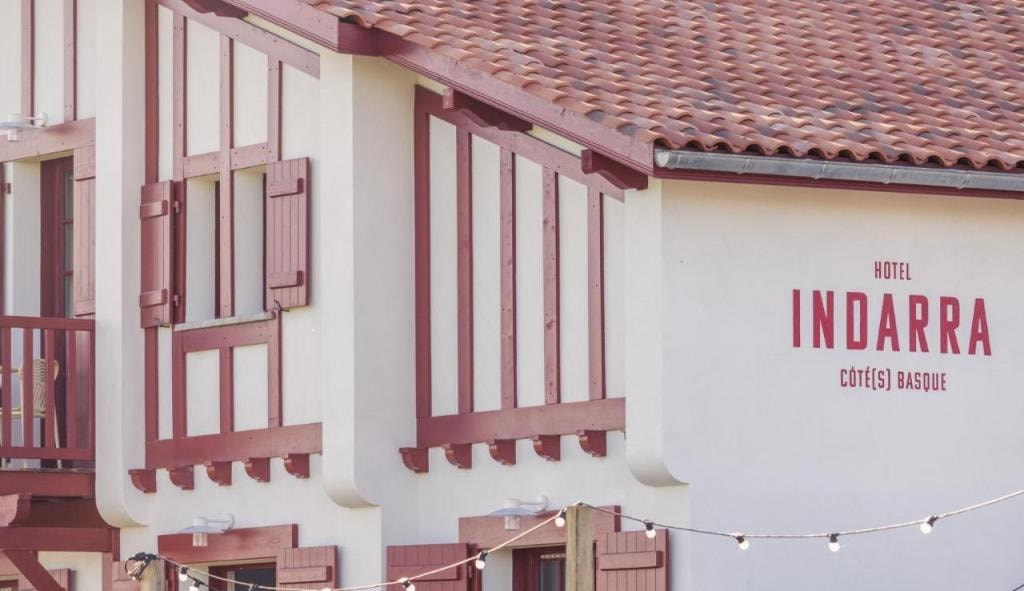 Hôtel INDARRA &amp; SPA - Piscine, Arbonne