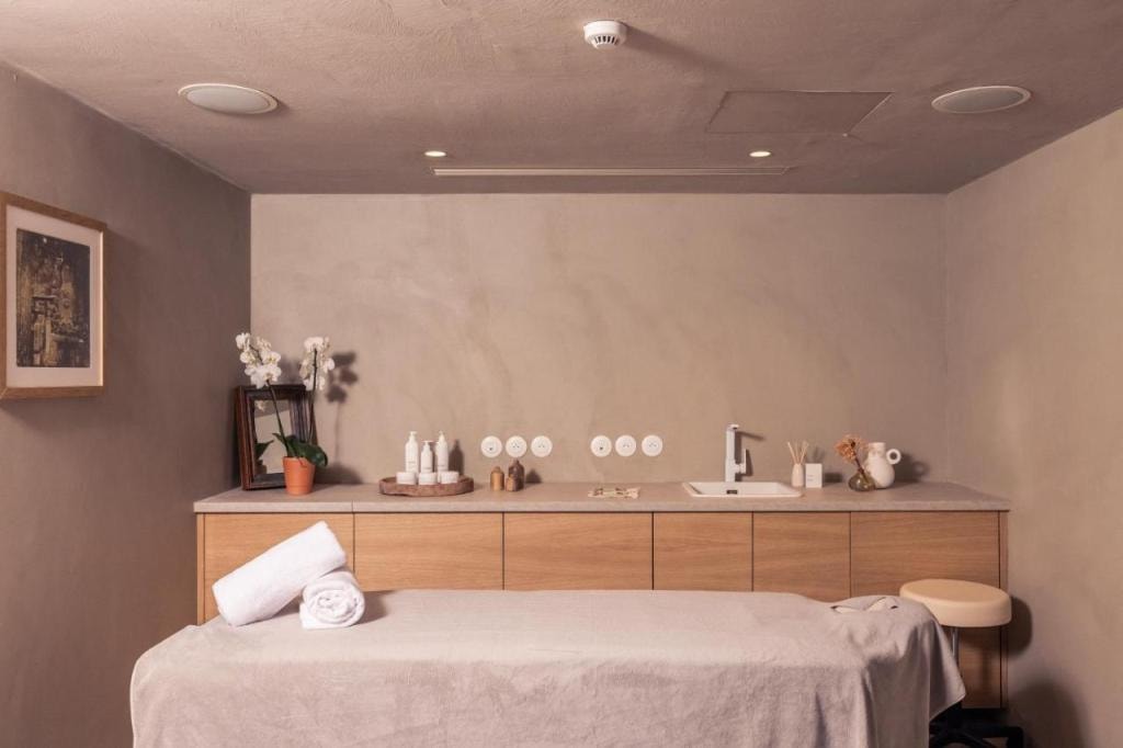 Hôtel INDARRA &amp; SPA - Piscine, Arbonne