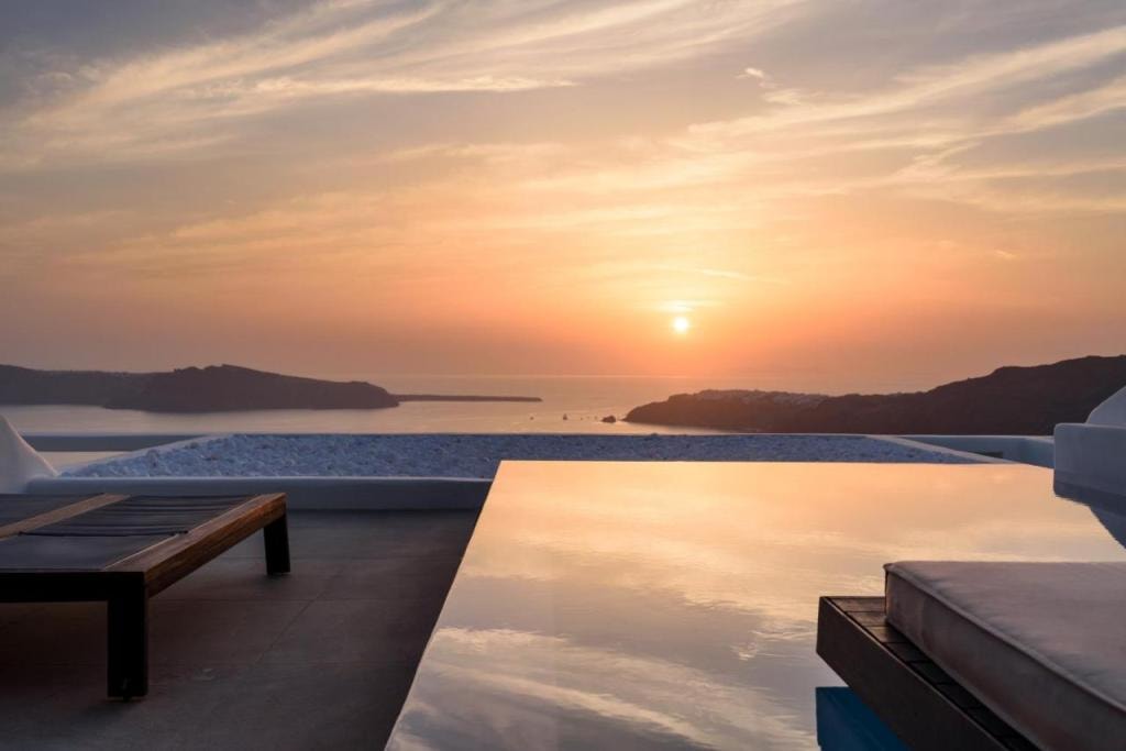 Cavo Tagoo Santorini