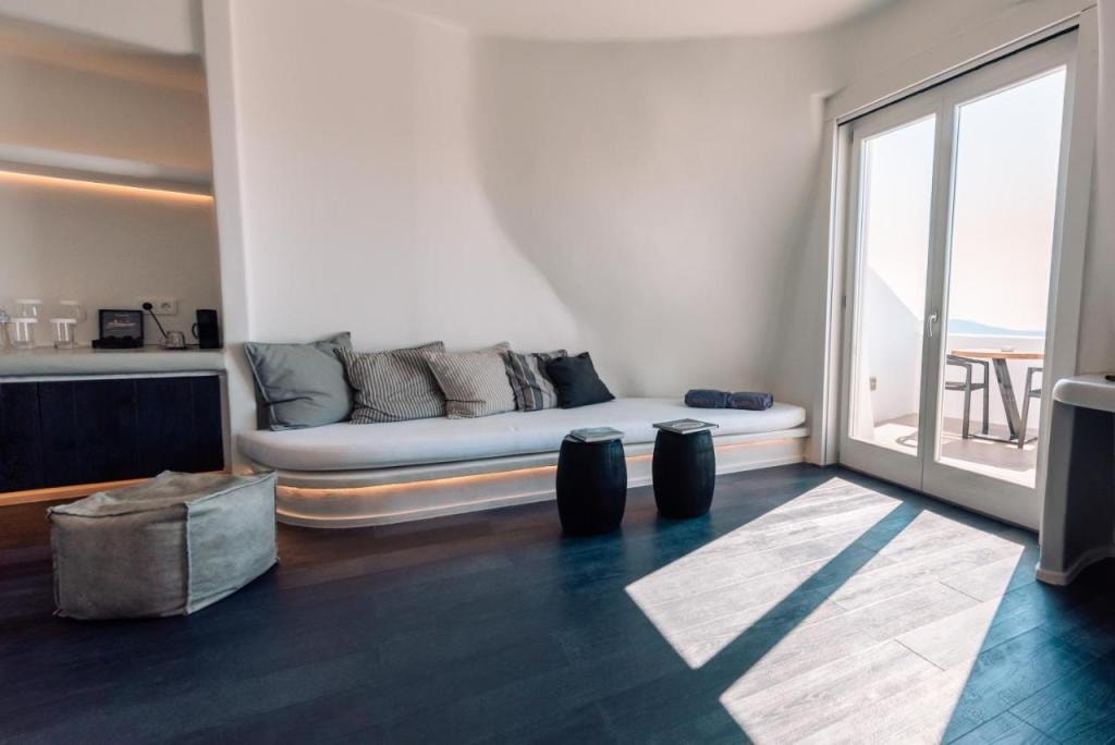 Cavo Tagoo Santorini