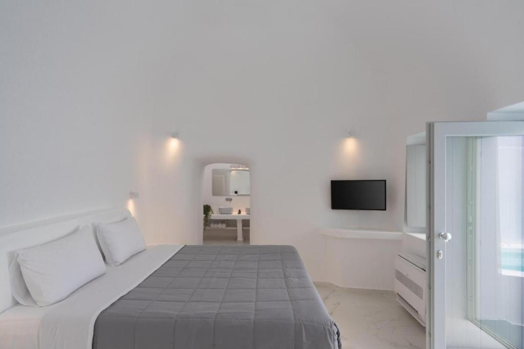 White Concept Caves - Adults Only