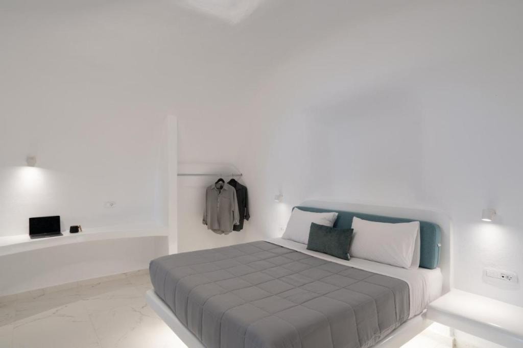 White Concept Caves - Adults Only