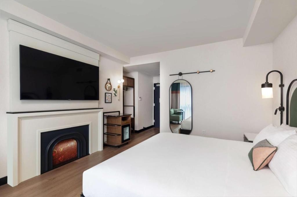 Pennyweight Hotel Boston, Curio Collection by Hilton