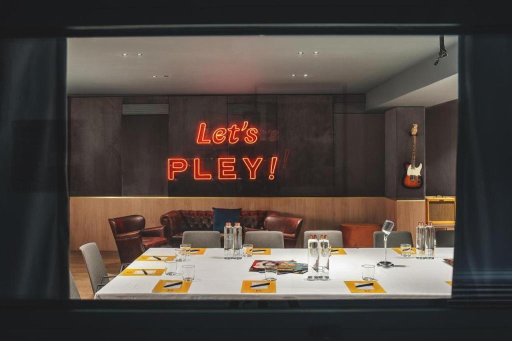 PLEY Hotel