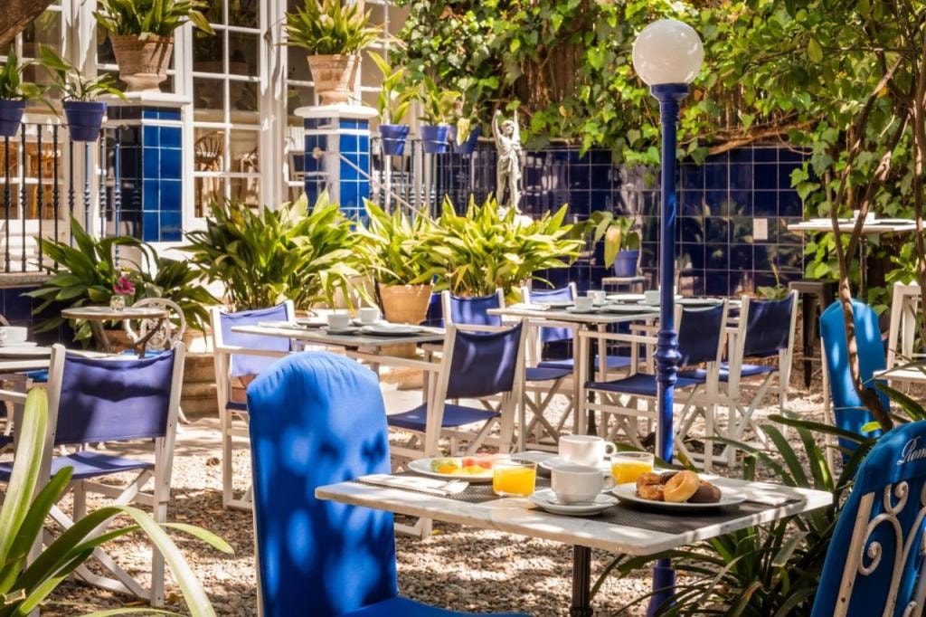 Hotel Medium Romantic