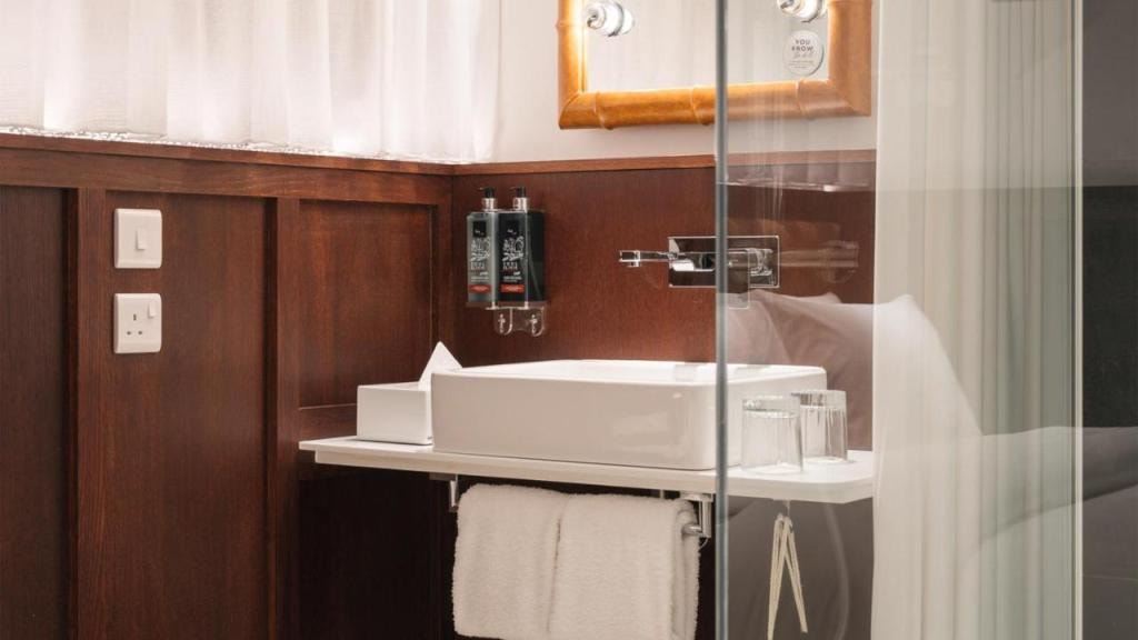 Ruby Stella Hotel London by IHG
