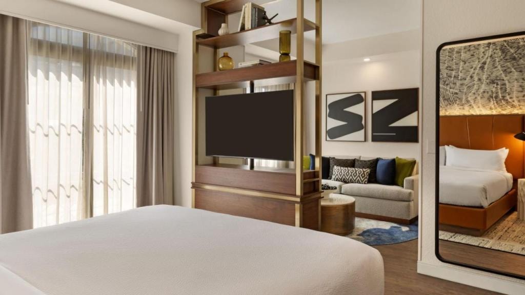 Burton House, Beverly Hills, A Tribute Portfolio Hotel