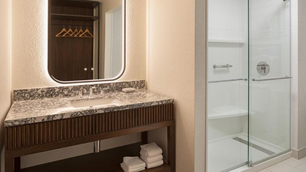Burton House, Beverly Hills, A Tribute Portfolio Hotel