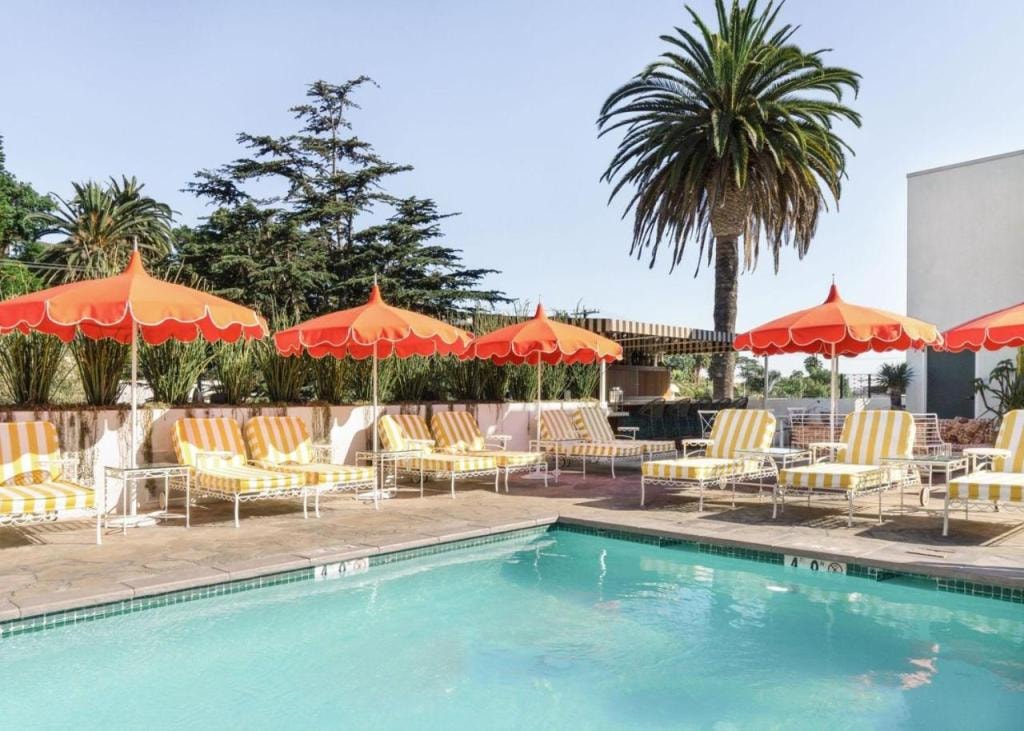 Silver Lake Pool & Inn