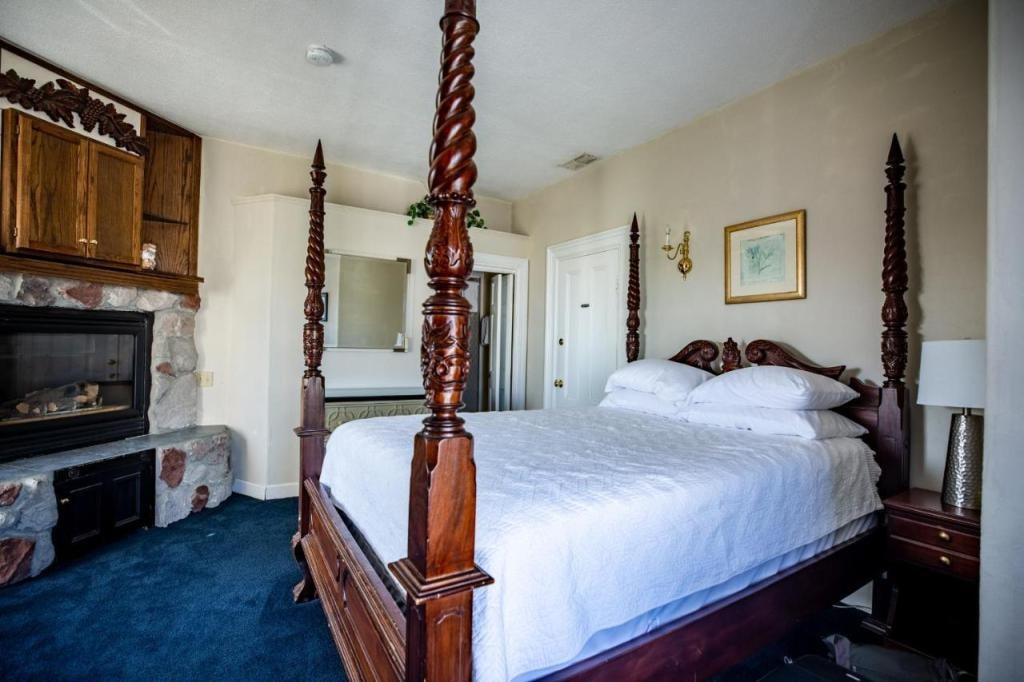 Brasswood Inn