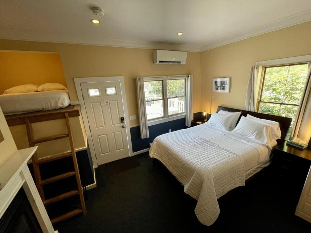 Brasswood Inn