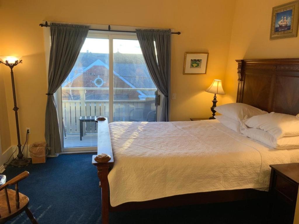 Brasswood Inn