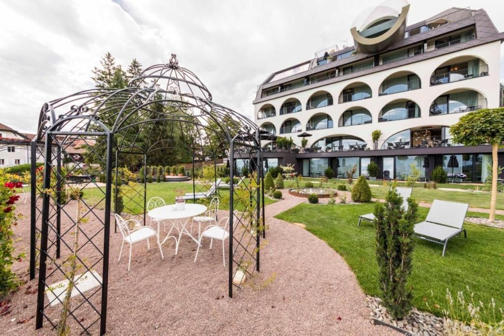 Gloriette Guesthouse Hotel & Restaurant