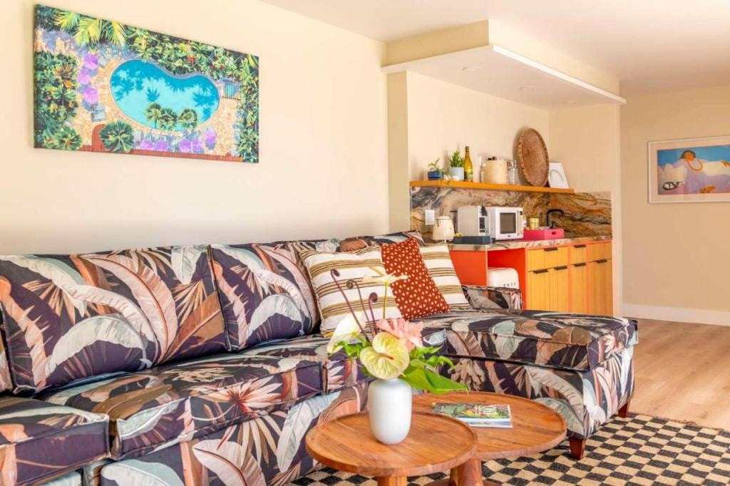 Wayfinder Waikiki - Voted Top 10 Best Hotels in Hawaii!