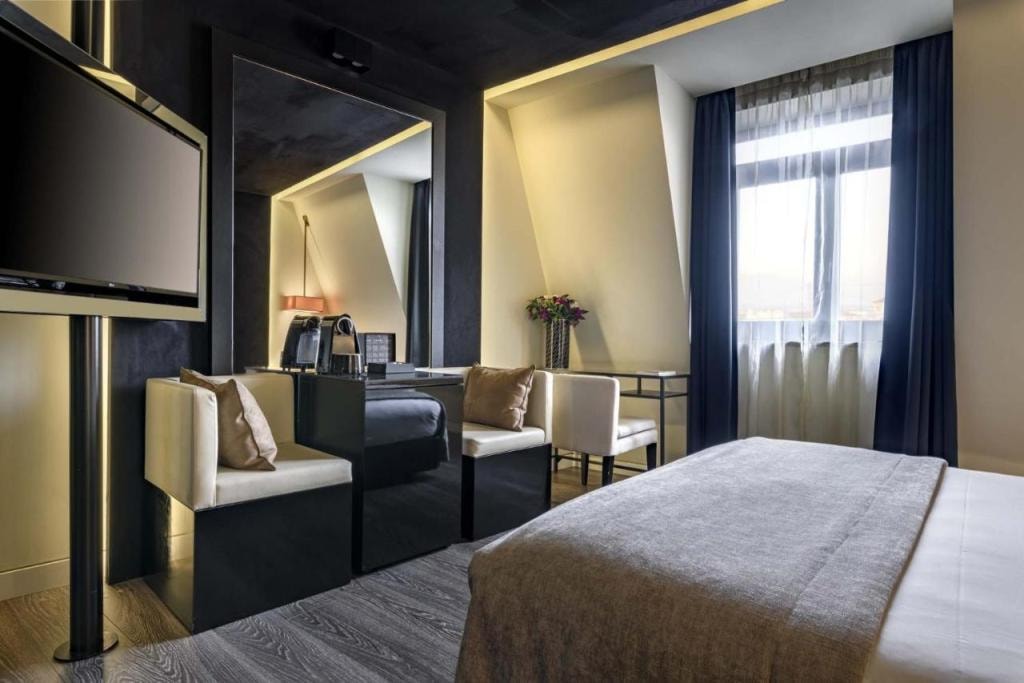 9Hotel Mercy