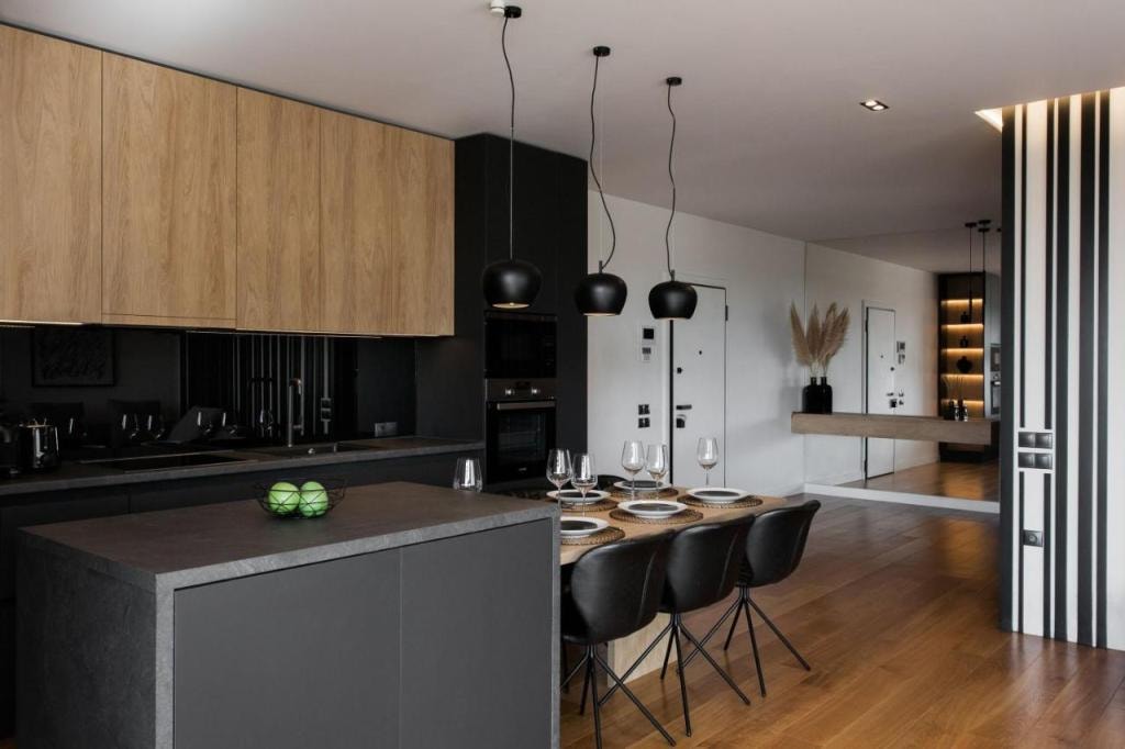 2 Level Beachfront Luxury Apt by the Olon