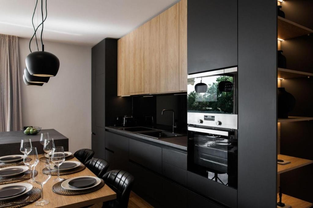 2 Level Beachfront Luxury Apt by the Olon