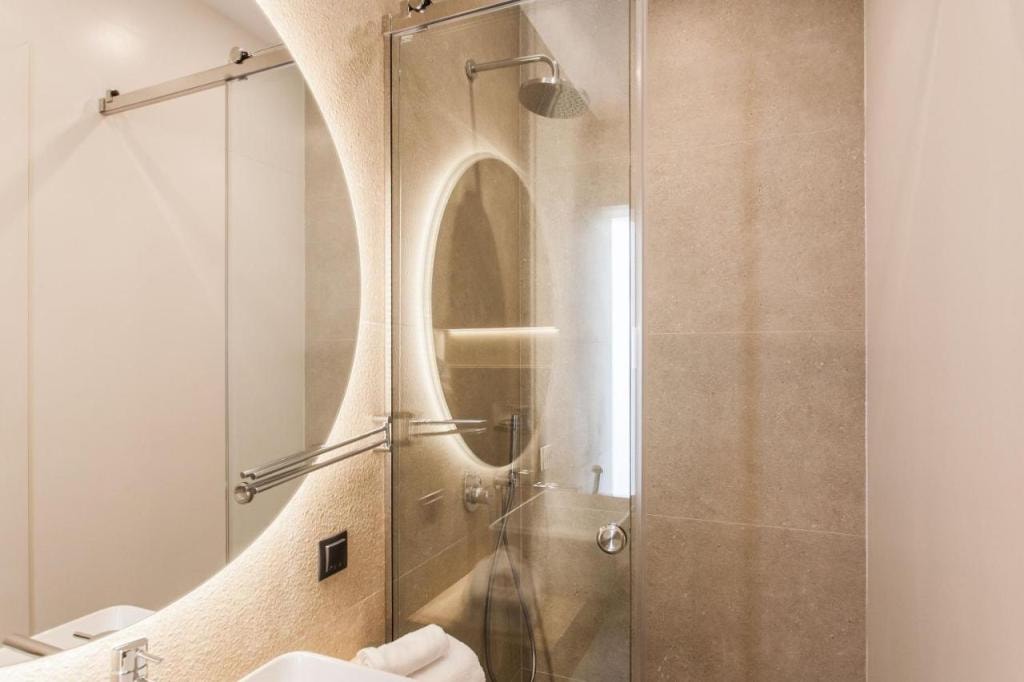 2 Level Beachfront Luxury Apt by the Olon