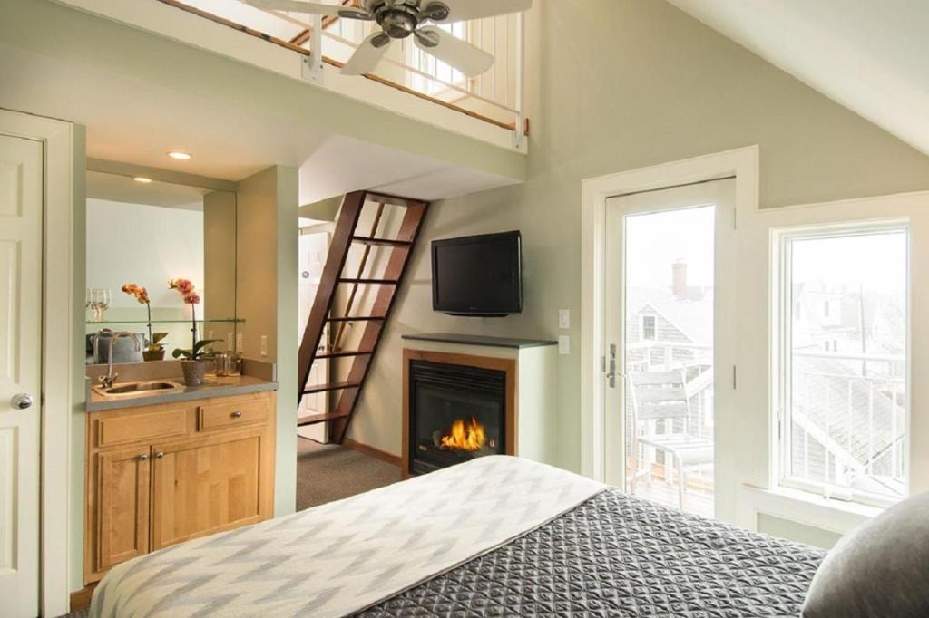 8 Dyer Hotel, Provincetown