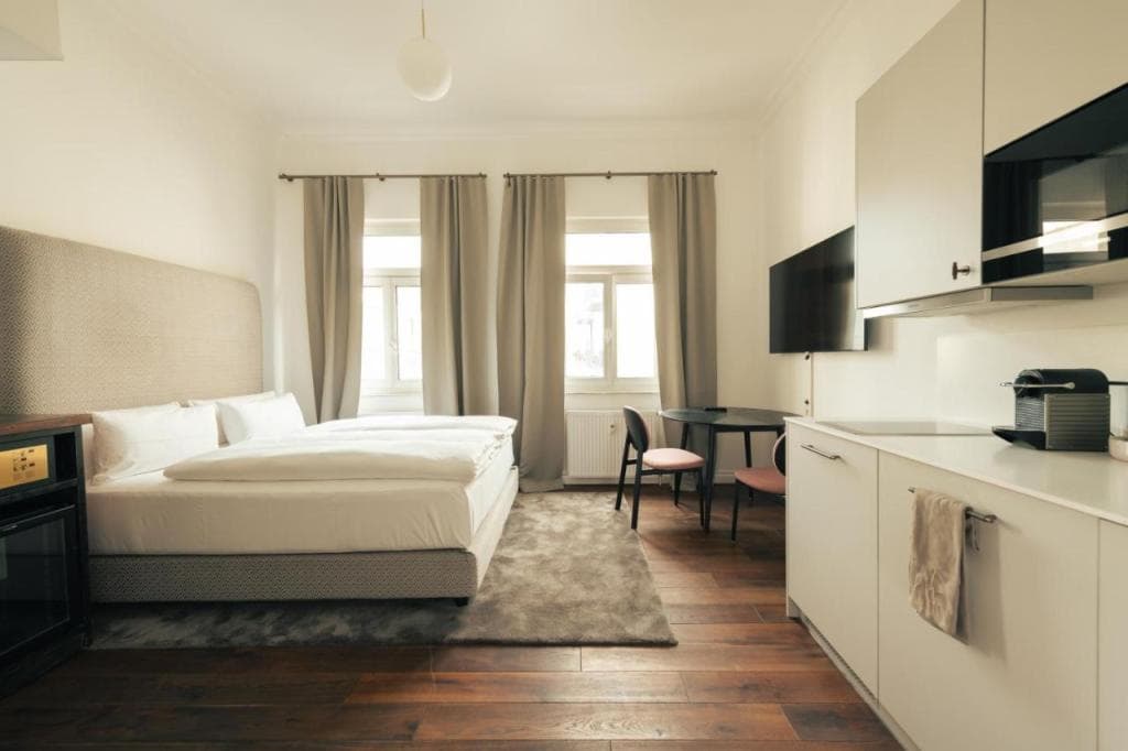 Bob W Mitte