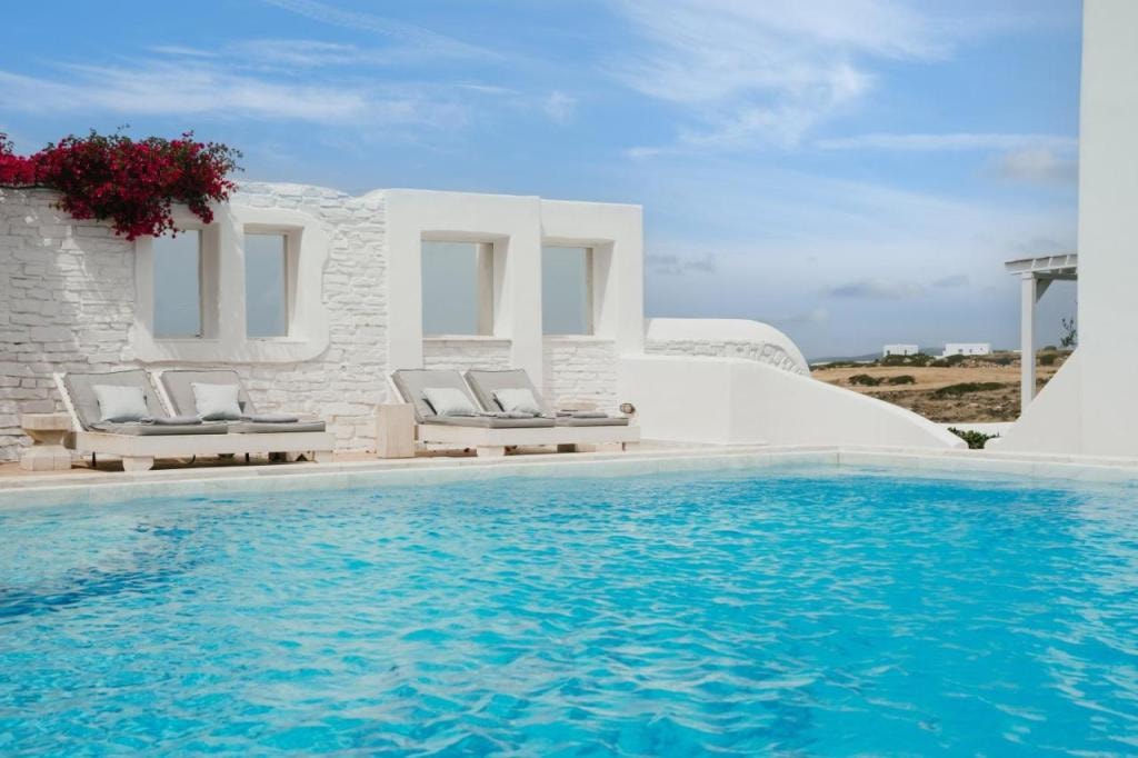 Mr and Mrs White Paros