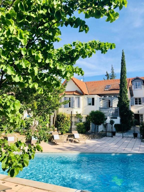 Logis Hotel Le Blason de Provence, Monteux