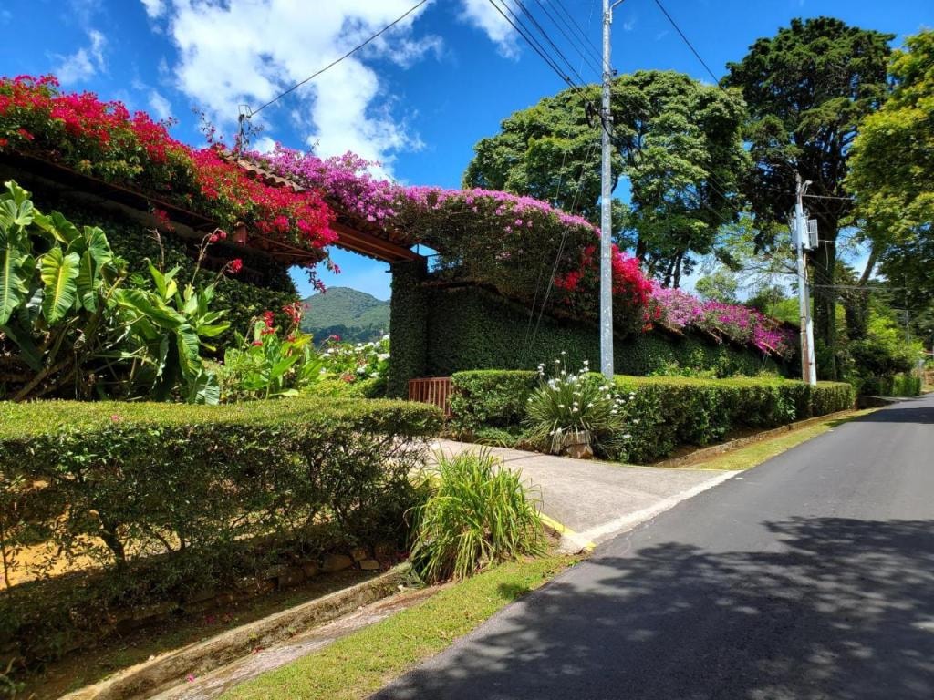Finca Paraiso Mountain Retreat near San Jose Airport