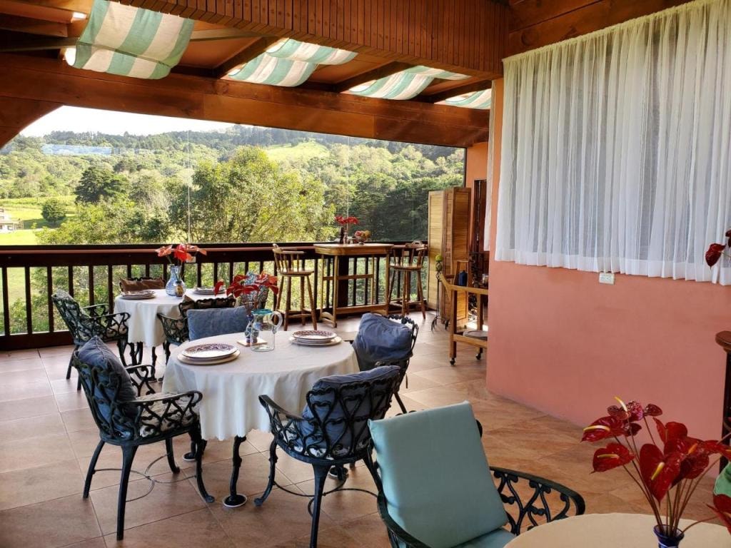 Finca Paraiso Mountain Retreat near San Jose Airport
