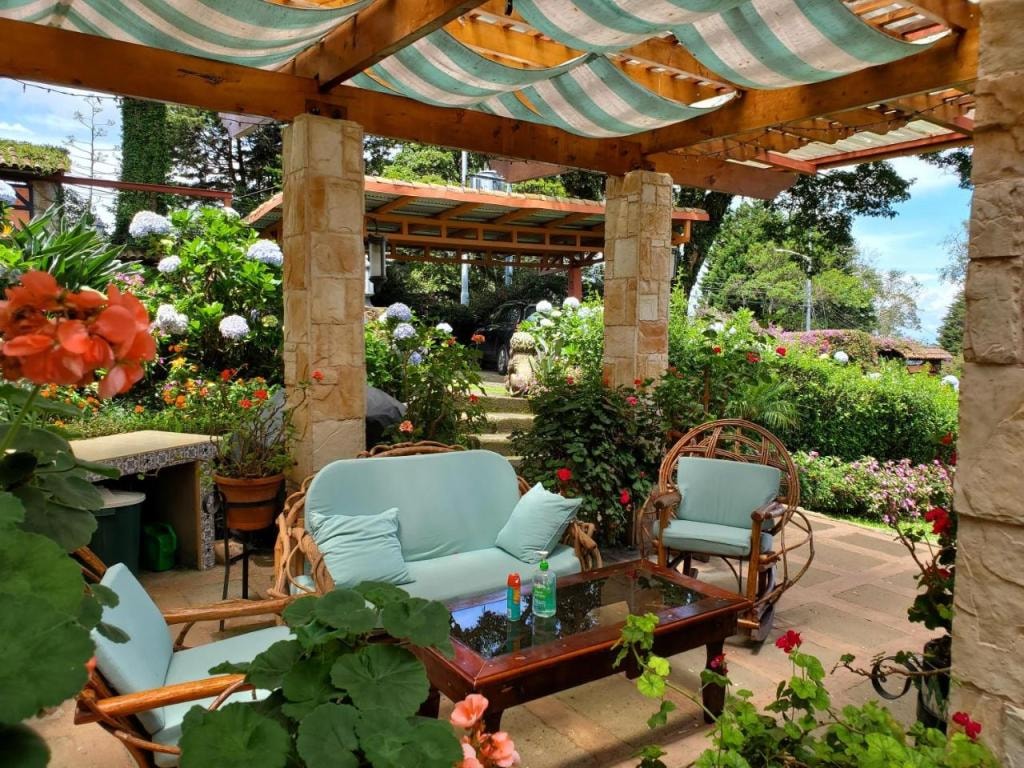 Finca Paraiso Mountain Retreat near San Jose Airport