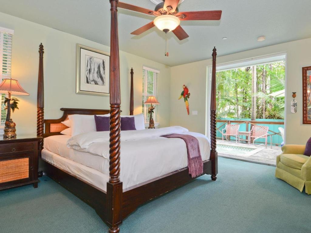 Pineapple Point Guesthouse & Resort - Gay Men's Resort