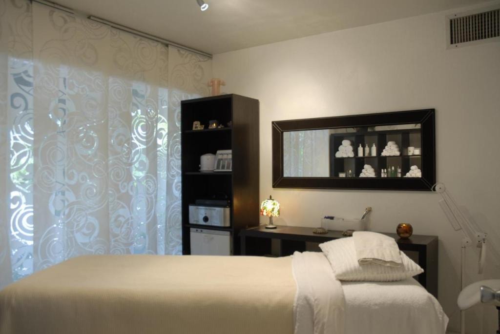 The Cabanas Guesthouse & Spa - Gay Resort catering to Gay Men, Fort Lauderdale, Wilton Manors