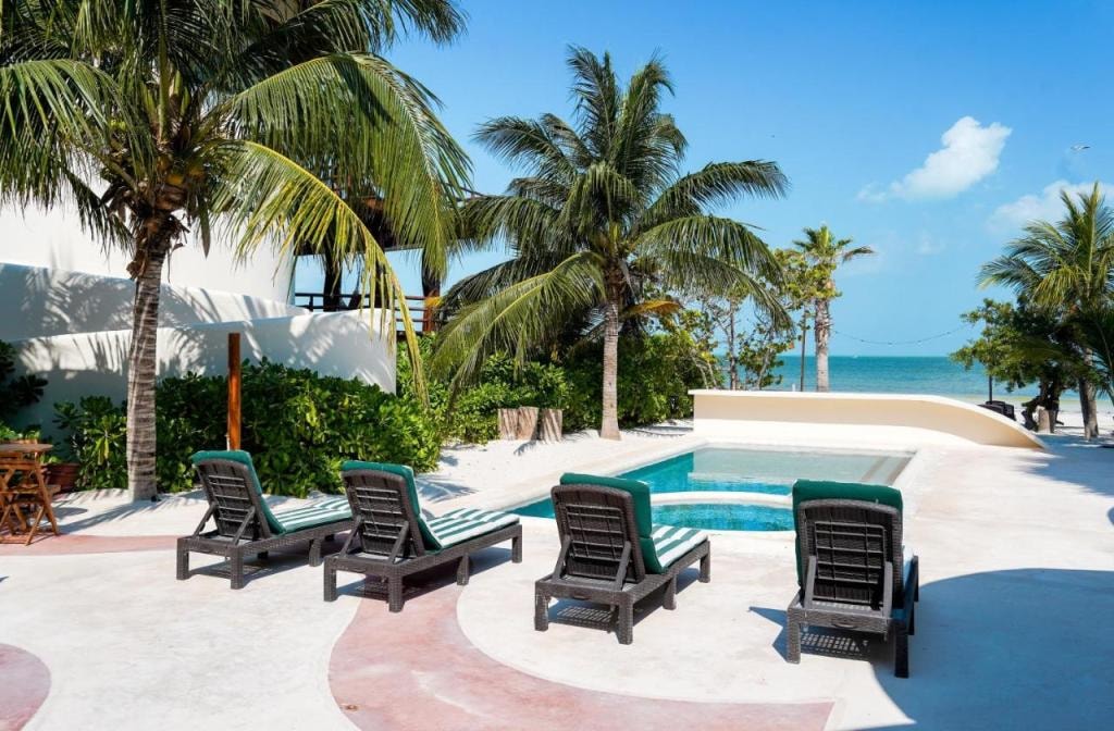 Beachfront Hotel Boutique DK