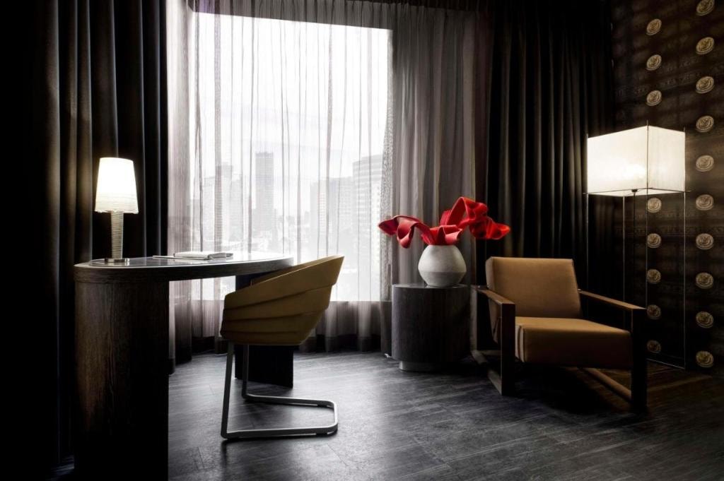 Mainport Hotel Rotterdam, Curio Collection by Hilton